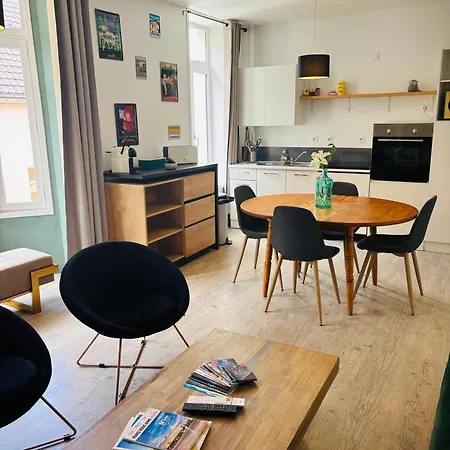 Au Coeur De La Vieille Apartament